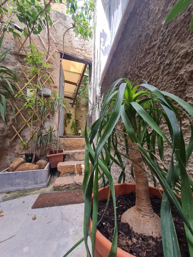 Ai Due Cortili Apartment Trapani Exterior foto