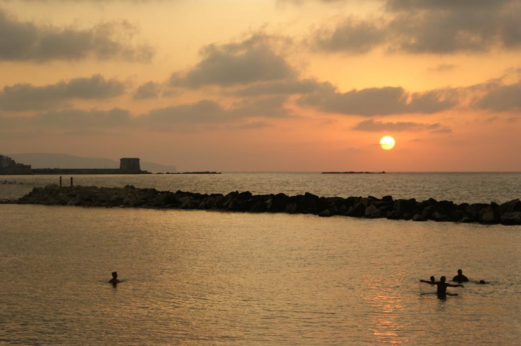 Ai Due Cortili Apartment Trapani Cameră foto