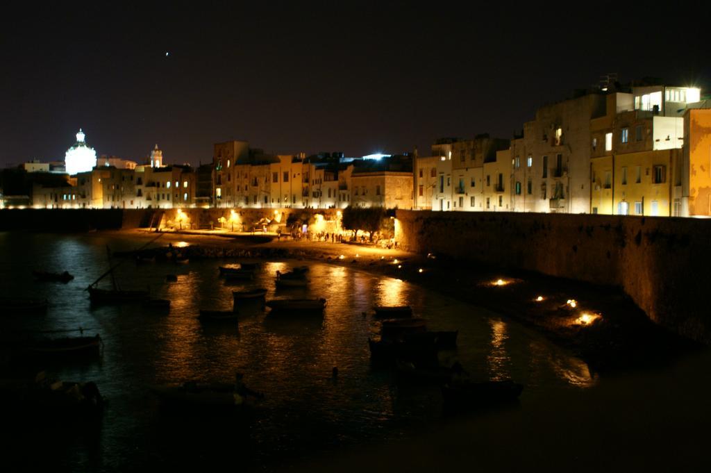 Ai Due Cortili Apartment Trapani Cameră foto